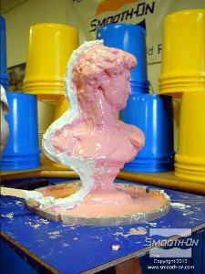 לחיצה להגדלת תמונה בונים קו תפר אחיד מראש המודל עד לתחתיתו.