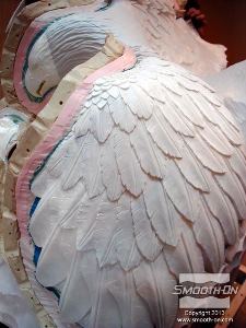 לחיצה להגדלת תמונה כאן ניתן לראות את הפרטים שעל הכנף.