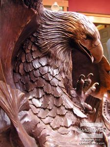 לחיצה להגדלת תמונה מבט מקרוב על יציקת הברונזה. ניתן לראות שהיציקה העתיקה את כל פרטי המודל המקורי.