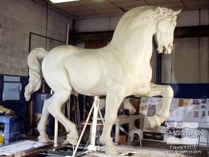 לחיצה להגדלת תמונה מודל הסוס פוסל מחימר Roma Plastillina המכיל חימר. לפוליסולפיד אין בעיה עם חימר המכיל גופרית בשונה מפוליאוריתן.