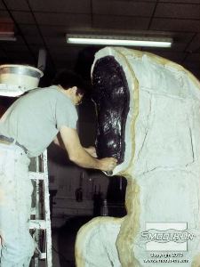 לחיצה להגדלת תמונה לאחר שמרכיבים את כל מעיל התמיכה על גוף הסוס, בונים את מעיל התמיכה של הראש.