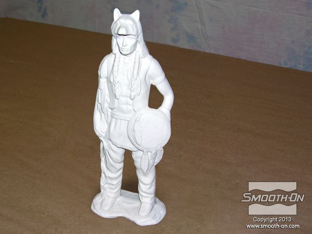 במקרה זה, המודל המקורי הוא דמות בגובה 30cm העשוי מחומר קרמי ללא גלזורה. הבעיה ביצירת תבנית ממודל זה היא שני החללים ש"עוברים" דרך המודל.