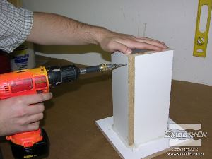 לחיצה להגדלת תמונה לאחר שהסיליקון התמצק, מפרקים את קופסת התבנית.