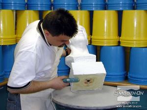 לחיצה להגדלת תמונה מדביקים את המודל למשטח העבודה.