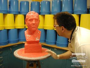 לחיצה להגדלת תמונה אחרי שמורחים את השכבה השלישית מוודאים שכל המודל מכוסה כראוי.