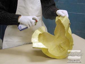 לחיצה להגדלת תמונה מרססים על התבנית חומר הפרדה  Ease Release® 200.