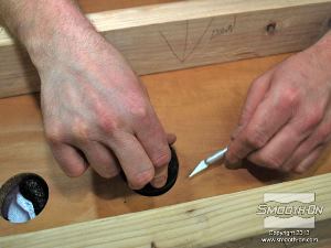 לחיצה להגדלת תמונה זמן ההתמצקות של הפוליאוריטן מוקצף Flex Foam-iT!® 17 הוא 2 שעות. בזמן זה חותכים את החומר היצא בעזרת סכין חד.