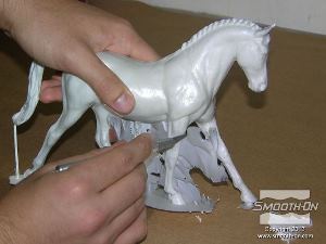 לחיצה להגדלת תמונה מסירים את הפלאשים בעזרת איזמל (סכין מנתחים).