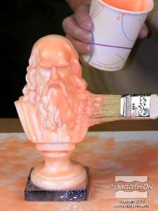 לחיצה להגדלת תמונה שכבה שניה - לאחר שהשכבה הראשונה הופכת לדביקה (Tacky), מורחים את השכבת הסיליקון  Rebound® 25 השניה.