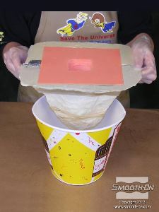 לחיצה להגדלת תמונה הופכים את התבנית ומכניסים אותה לדלי עבור תמיכה.