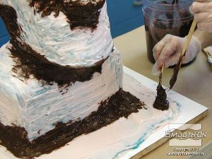 לחיצה להגדלת תמונה טיפ: מומלץ להשתמש במנת הסיליקון Dragon Skin® 10 FAST הסמיכה במיוחד כדי להכין מפתחות נעילה שיעזרו בנעילת התבנית הגומי במעיל התמיכה.