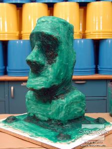 לחיצה להגדלת תמונה לאחר שמסיימים למרוח את השכבה הרביעית והאחרונה של הסיליקון Dragon Skin® 10 FAST, מניחים לכל השכבות להתמצק במשך כ-75 דקות לפני שעוברים לשלב הבא.