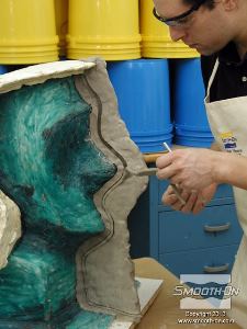 לחיצה להגדלת תמונה מכינים מפתחות נעילה בחימר.