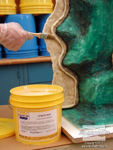 לחיצה להגדלת תמונה מורחים על כל המשטחים במודל ובקיר החימר חומר הפרדה וקס משחתי - Sonite Wax כדי למנוע מהפוליאוריתן Plasti-paste להדבק לעצמו.