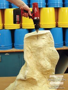 לחיצה להגדלת תמונה ניתן להשתמש בברגים גם בחלקו העליון של מעיל התמיכה.