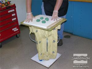 לחיצה להגדלת תמונה קצף פוליאוריטן FlexFoam-iT® X מתפשט לנפח הגדול פי 6 מנפחו המקורי ומתקבל קצף בצפיפות 0.16 גרם/סמ