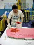 מורחים על כל המשטח פוליאוריתן Plasti-Paste צבוע בצבע So-Strong.