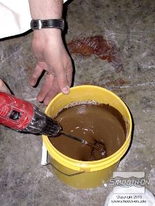 לחיצה להגדלת תמונה מערבבים ומכניסים פיגמנט - פלסטיק קשיח ליציקה SmoothCast® 320.