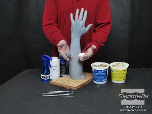 לחיצה להגדלת תמונה לוקחים כמות שווה של בסיס ומקשה של הFree Form® Earth.