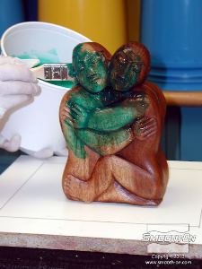 לחיצה להגדלת תמונה מורחים את הסיליקון Dragon Skin®  10FAST על המודל המקורי.