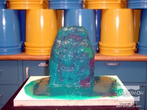 לחיצה להגדלת תמונה תבנית הסיליקון למריחה Dragon Skin® 10 FAST מוכנה. עובי התבנית הסופי צריך להיות כ-1 ס