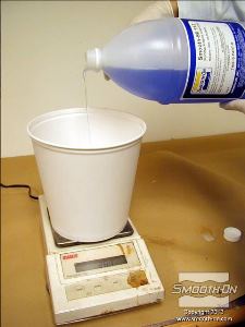 לחיצה להגדלת תמונה שוקלים כמות מתאימה של המקשה של הסיליקון ליציקה.