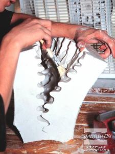 לחיצה להגדלת תמונה מרכיבים בזהירות את התבנית חזרה ומוודאים שהתפר מסודר כמו שצריך.