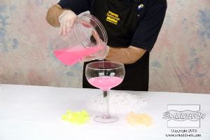 לחיצה להגדלת תמונה ממלאים את הכוס עד לאמצע בסיליקון Encapso® K הוורוד.