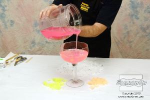 לחיצה להגדלת תמונה ממלאים את הכוס כמעט לגמרי ב סיליקון Encapso® K הוורוד.