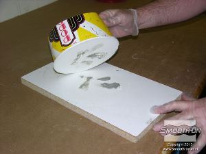 לחיצה להגדלת תמונה מסירים את התבנית מלוח המלאמין.