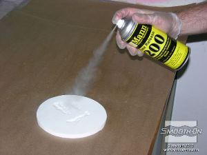 לחיצה להגדלת תמונה מרססים על התבנית חומר הפרדה Ease Release® 200.