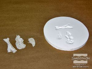 לחיצה להגדלת תמונה יציקות הסיליקון הגמורות הן מאוד רכות ובעלות קצוות דקים מאוד.