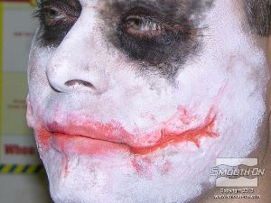 לחיצה להגדלת תמונה קצוות הצלקות מתמזגות היטב עם העור.