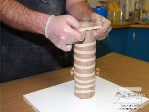 לחיצה להגדלת תמונה סוגרים את התבנית בעזרת גומיות דואר.