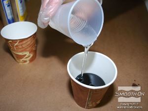 לחיצה להגדלת תמונה שופכים את הבסיס של הSMASH אל המקשה הצבוע.