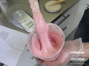 לחיצה להגדלת תמונה לאחר שמתקבלת תערובת אחידה החומר מוכן להכנסה לתא ואקום.