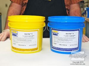 לחיצה להגדלת תמונה משתמשים בערכת גלון בשני חלקים של סיליקון ליציקה Mold Star® 15.