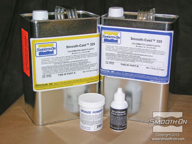 מערבבים את הפוליאוריטן קשיח ליציקה הSmooth-Cast® 325, פיגמנט שחור SO-Strong ואבקת ברונזה כדי להכין "יציקה קרה" של ברונזה. ניתן להשתמש גם בכל אבקת מתכת אחרת (המותאמת עבור 325) עבור תהליך זה.