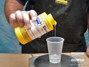 לחיצה להגדלת תמונה שוקלים 100 גרם של מרכך SLACKER. מרכך ליצירת ג'ל סיליקון