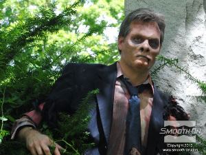 לחיצה להגדלת תמונה בזמן הצילומים מסכה מסיליקון הDragon Skin® FX-Pro מחזירה אור באופן שנראה טבעי מאוד.