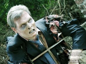 לחיצה להגדלת תמונה דבק מיועד להדבקה של סיליקון על גוף - Skin Tite מאפשר הדבקה ארוכה מאוד.