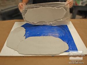 לחיצה להגדלת תמונה חוזרים על שיטה זו עד שכל משטחי התבנית מכוסים ב בצק אפוקסי Free Form.