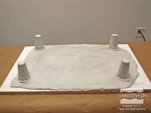 לחיצה להגדלת תמונה מניחים לבצק האפוקסי Free Form להתמצק במשך הלילה.