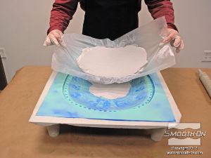 לחיצה להגדלת תמונה מניחים חתיכות נוספות של בצק אפוקסי Free Form בשיטה זו.