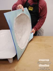 לחיצה להגדלת תמונה ביום שלמחרת, מסירים את תבנית סיליקון למריחה Rebound 40 עם בצק אפוקסי קל משקל Free Form ממעיל התמיכה.