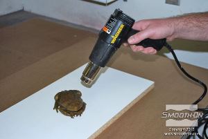 לחיצה להגדלת תמונה משתמשים באקדח חם כדי להאיץ את התמצקות הפוליאוריתן Brush On 40.