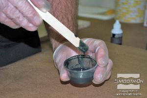 לחיצה להגדלת תמונה מוסיפים מספיק טרפנטין עד שמתקבלת תערובת דלילה, בערך בצמיגות של חלב.