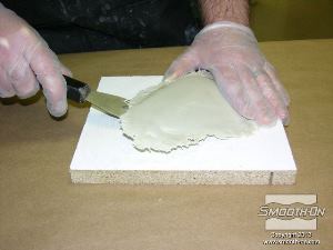 לחיצה להגדלת תמונה מסירים את התבנית מהקרש והמודל.