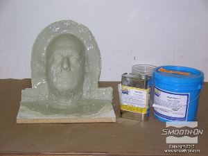 לחיצה להגדלת תמונה מניחים לשכבה הראשונה של ה פוליאוריטן Shell Shock להתמצק במשך כ-30 דקות.