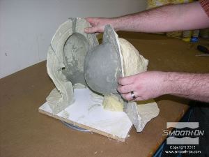 לחיצה להגדלת תמונה מפרידים את שני החצאים בזהירות.